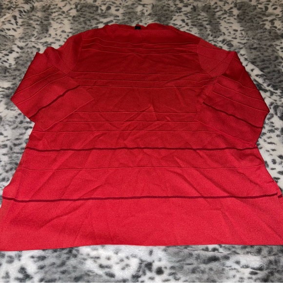 St. John Sweater - Picture 10 of 11